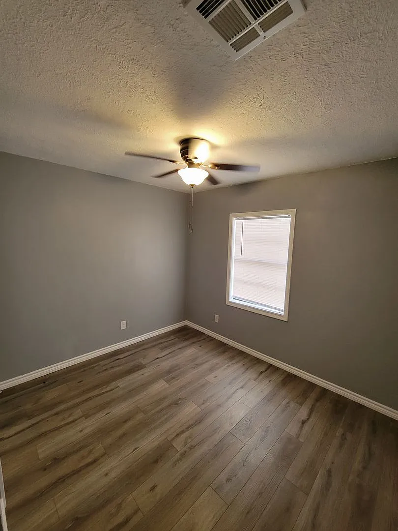 Newly Renovated 3B/2B Home Available — Photo 4