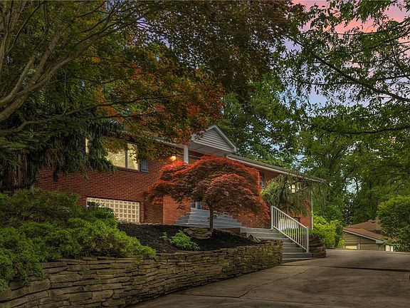 2nd image of 3421 Macarthur Dr