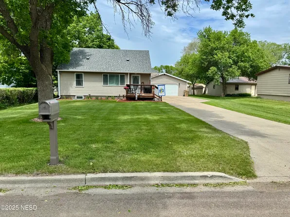 1117 4th Ave NW, Watertown, SD 57201