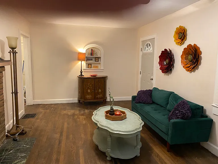 312 Hialeah Dr — Photo 3