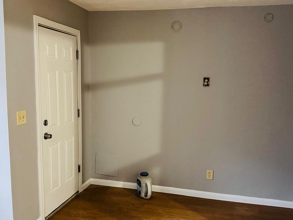 1st image of 118 W Main St #4