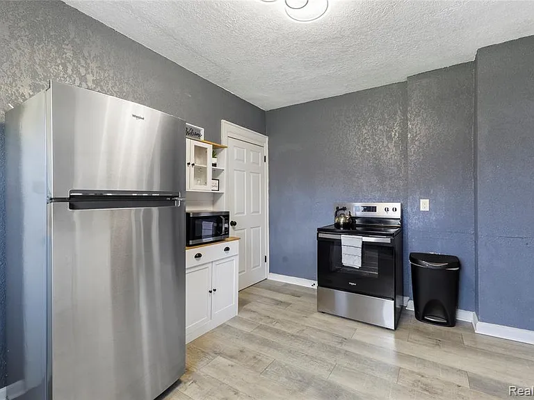 512 Westminster St — Photo 19