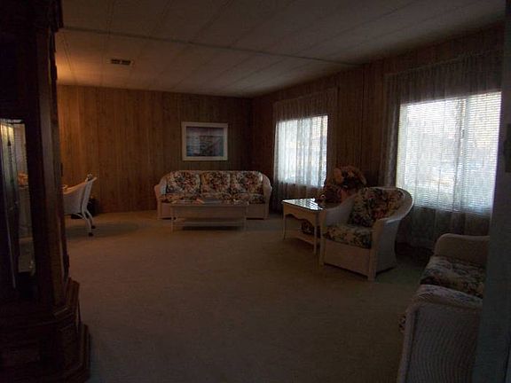 Living room with light ca