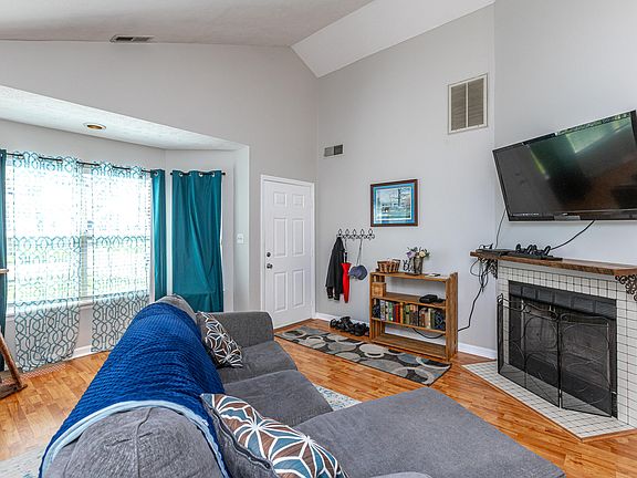 4th image of 468 Chelsea Woods Dr