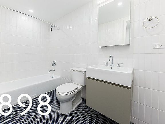5th image of 175 W 87th St APT 17D