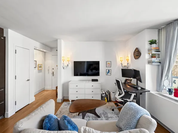 464 West 44th Street 6H image 1 of 8