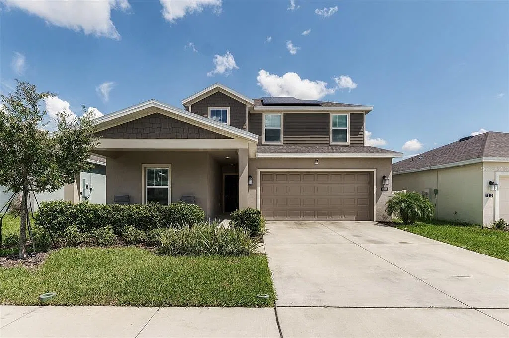 4 bed, 3.0 bath, 2015 sqft, $2,900 — Photo 2