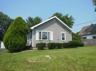 7359 Douglas Rd, Lambertville, MI 48144