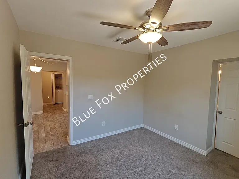 619 S Highland Ave — Photo 26