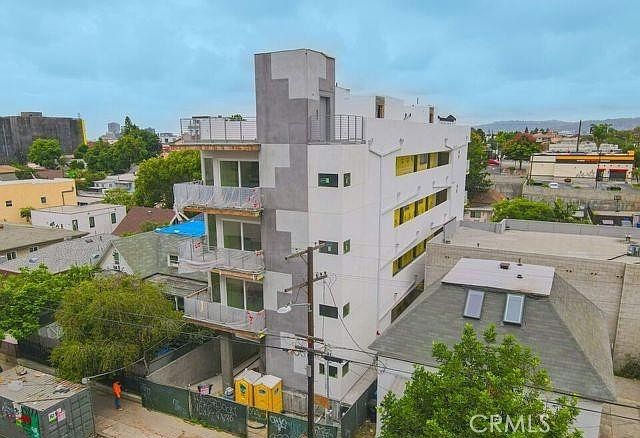 1st image of 320 N Mountain View Ave