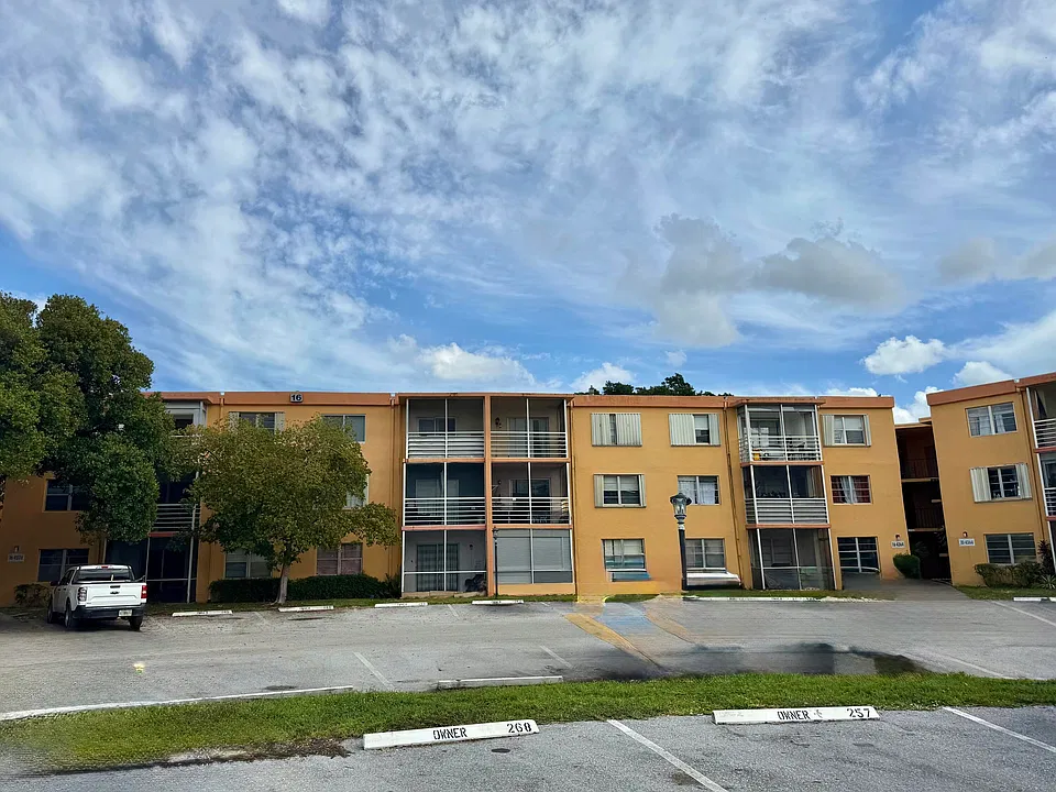 4364 NW 9th Ave #16-1D