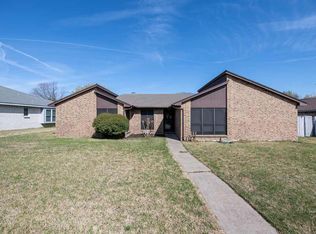 1221 Devonshire Ln, Mesquite, TX 75150