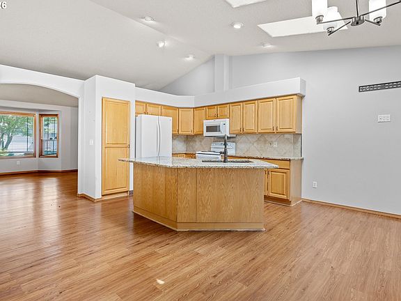 4th image of 17988 SW Bridger Ln
