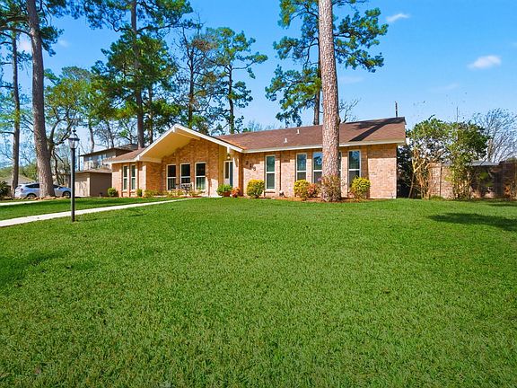 2nd image of 218 Tree Trunk Dr