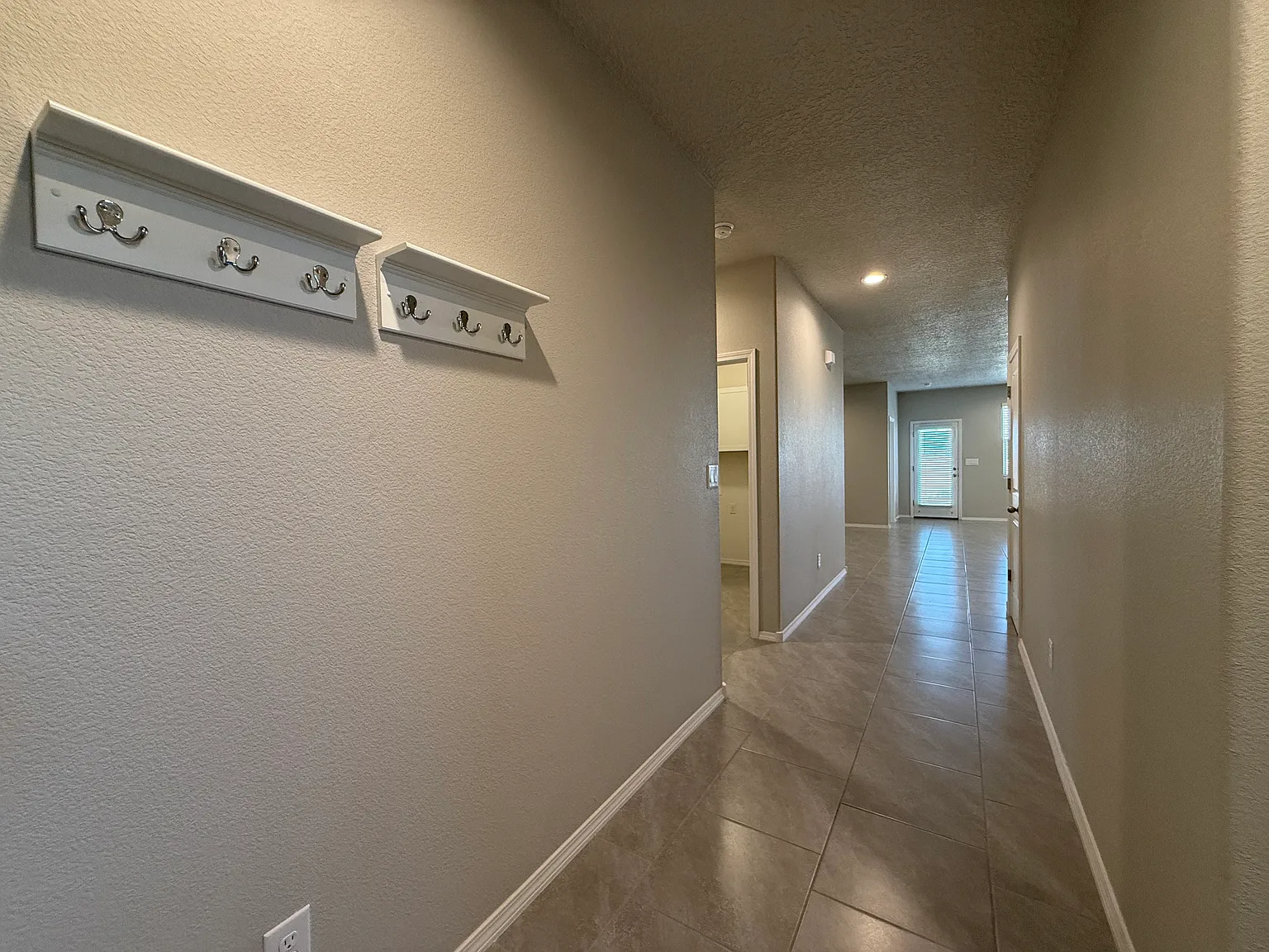 4 bed, 1852 sqft, $2,495 — Photo 3