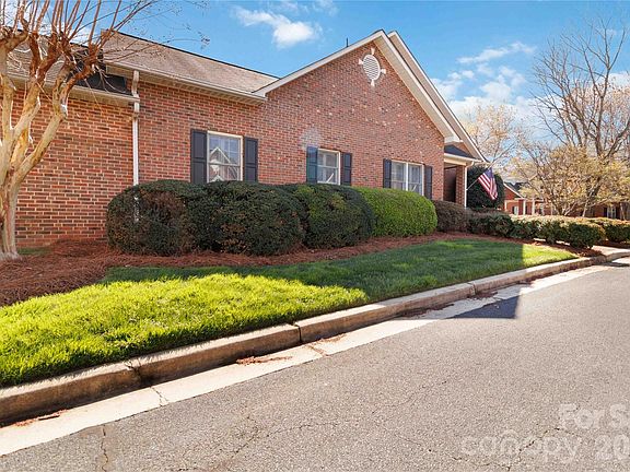 4th image of 700 Warrington Pl