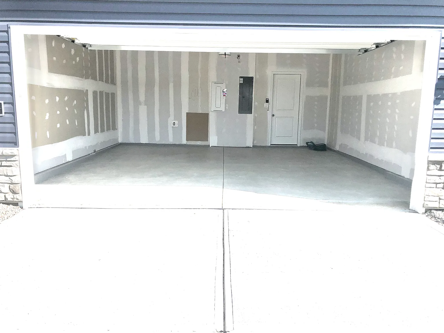 3 bed, 2.5 bath, 1635 sqft, $2,395 — Photo 2
