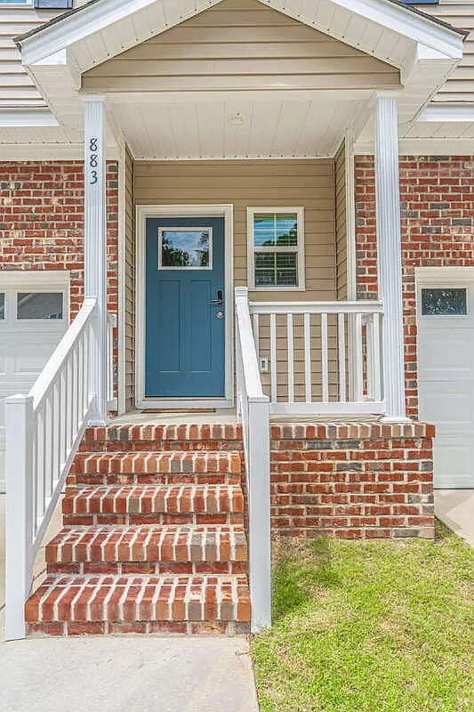 3 bed, 2.5 bath, 1700 sqft, $2,000 — Photo 2
