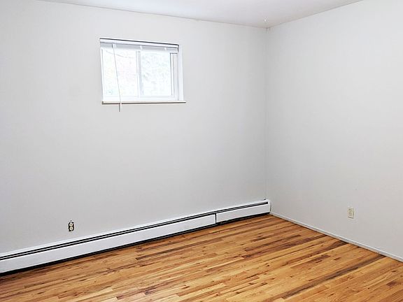 5th image of 3233 Whitfield Ave APT 4