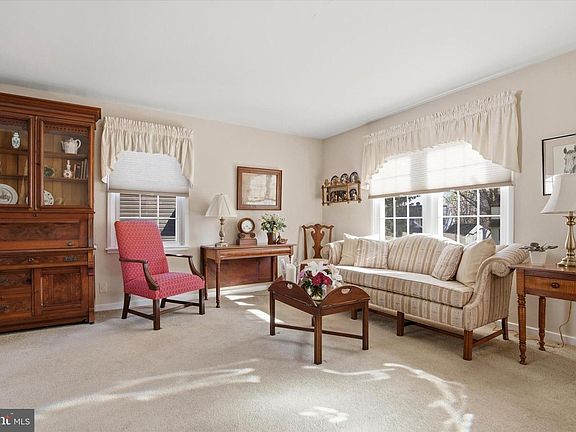 5th image of 552 School House Ln