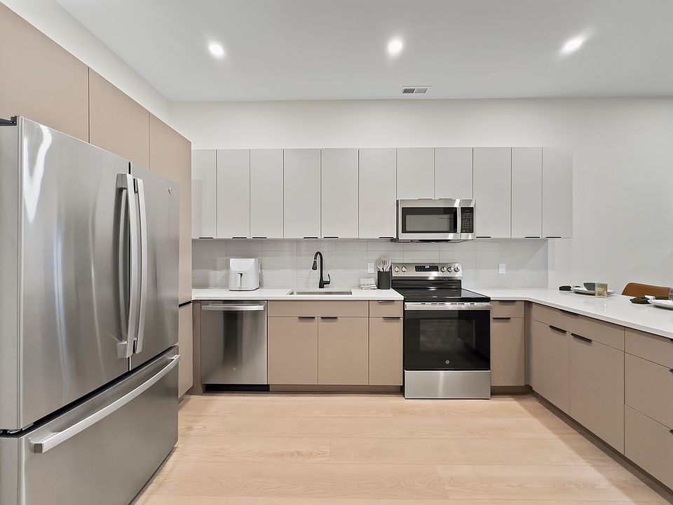 Plenty of kitchen storage.