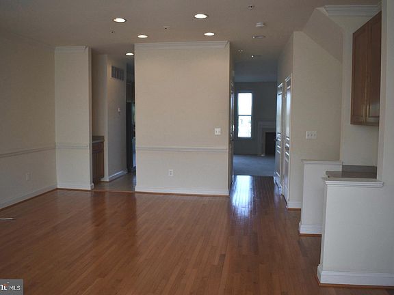 4th image of 821 Freeland Ct