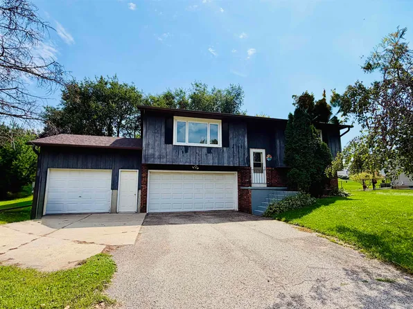 2210 Ridgeway Rd, Monroe, WI 53566