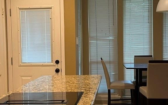 4th image of 907 Goldfinch Ave