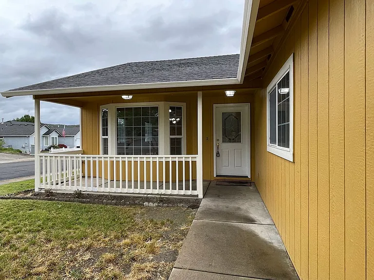 476 Teakwood Dr — Photo 2