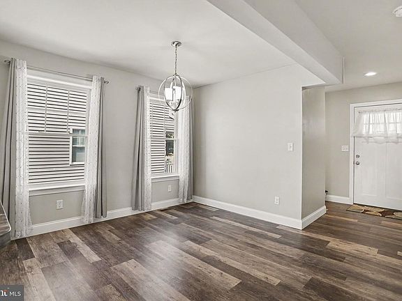 4th image of 12 Pacific Blvd