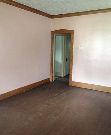 3rd image of 3315 Hillman St