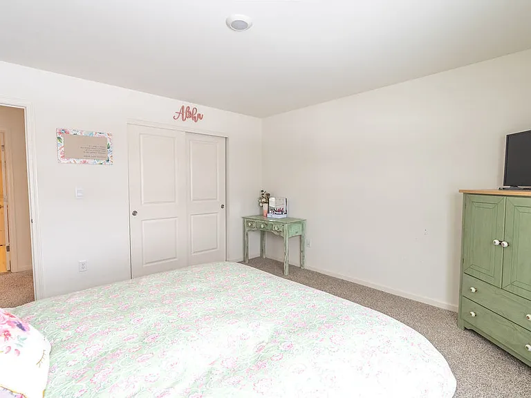2671 Seeley St — Photo 11
