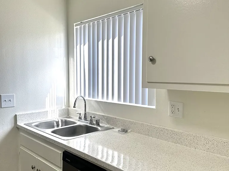 Garden View Apartments — Photo 39