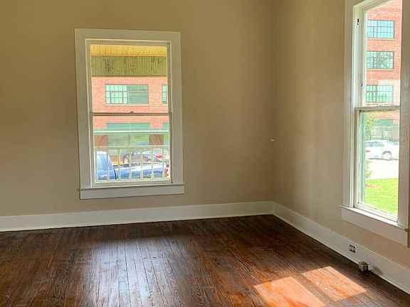 4th image of 621 E 3rd St