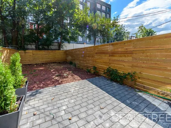 90 Hull Street image 14 of 15