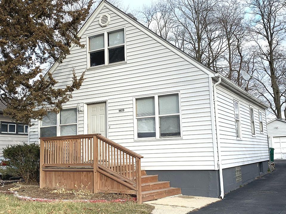 1st image of 1623 N Oak Ave