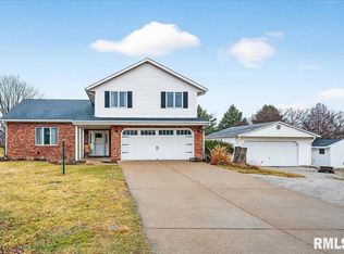 1009 Highland Ct, Metamora, IL 61548