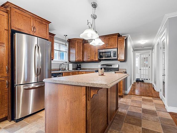 5th image of 216 Tilleys Road S