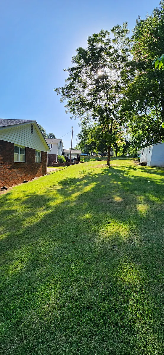 side view - 114 Gettys Dr