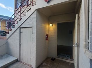 Kapiolani 2 bedroom 1 bath first floor apartment. No parking available., Honolulu, HI 96814