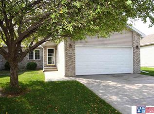 8041 Cheney Ridge Rd, Lincoln, NE 68516