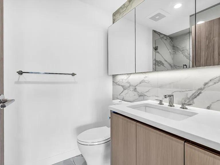 4880 Lougheed Hwy #1507 — Photo 17