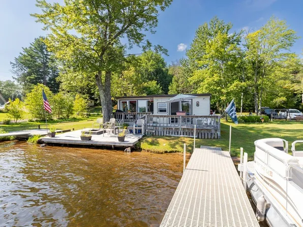 35 Sandy Point Dr, Bernhards Bay, NY 13028