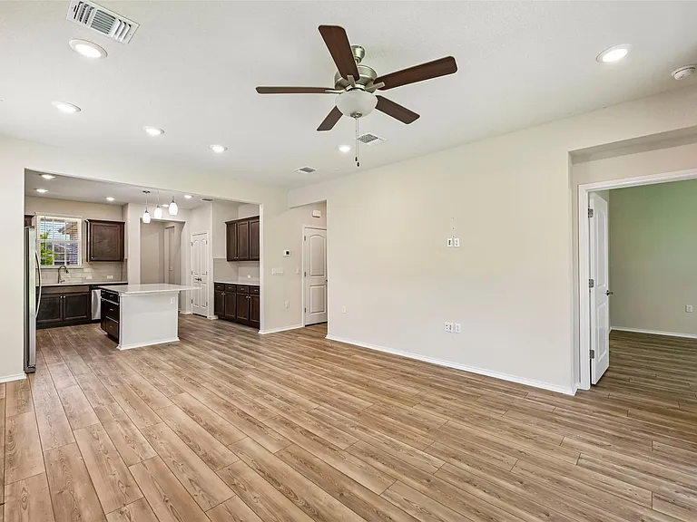 401 Yorktown St — Photo 12