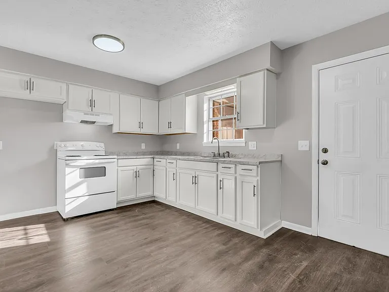 Eastwood Apts — Photo 5