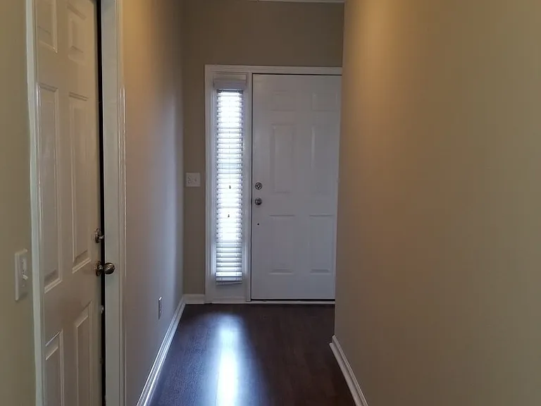 107 Hall Hill Ct — Photo 2