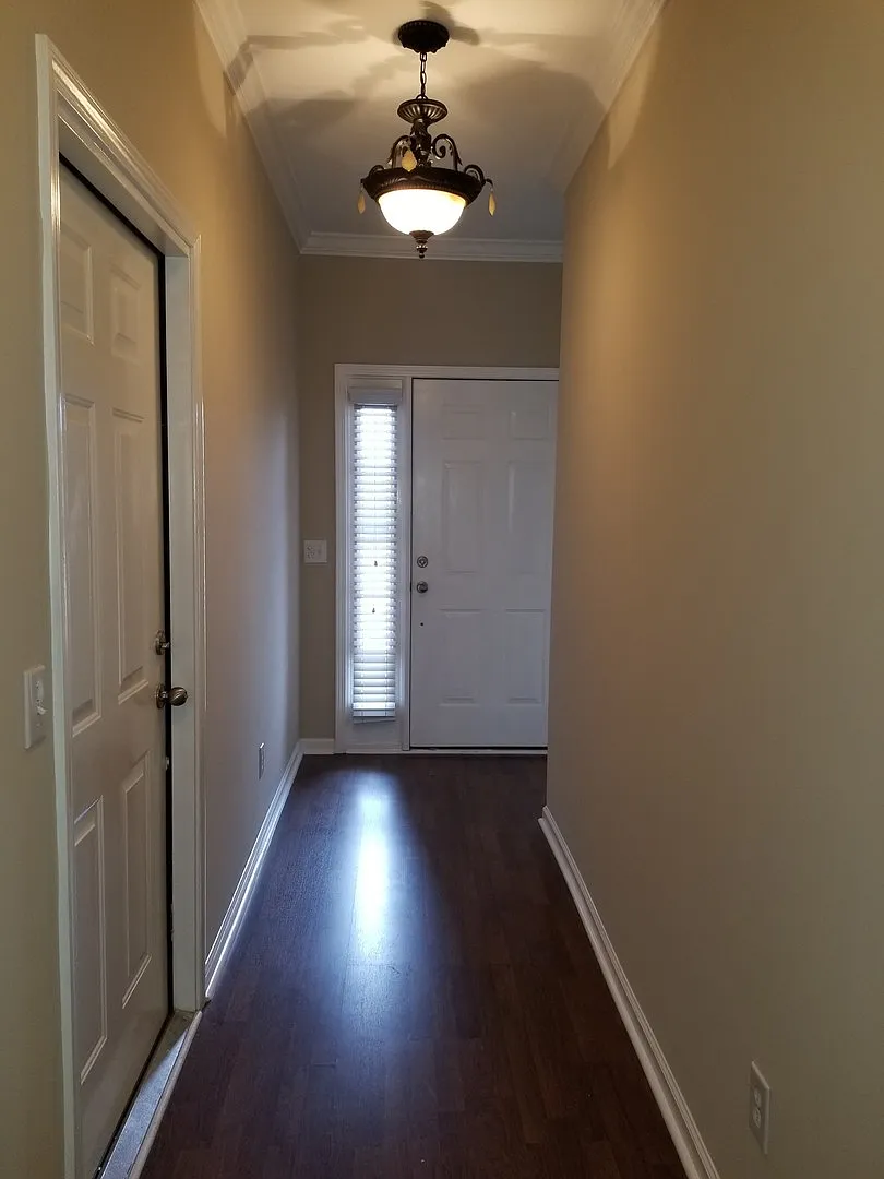 Building Photo - 107 Hall Hill Ct