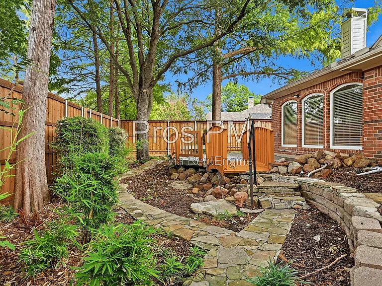 2921 Meadow Glen Dr — Photo 37