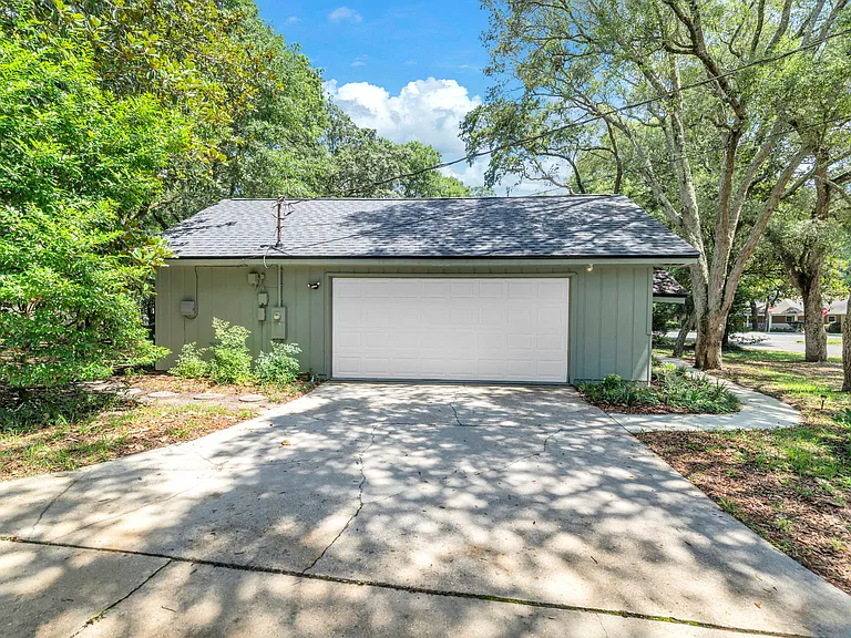 910 Whisperwood Ln S — Photo 37