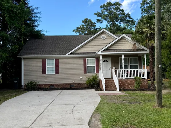 105 Pine Cir, Moyock, NC 27958